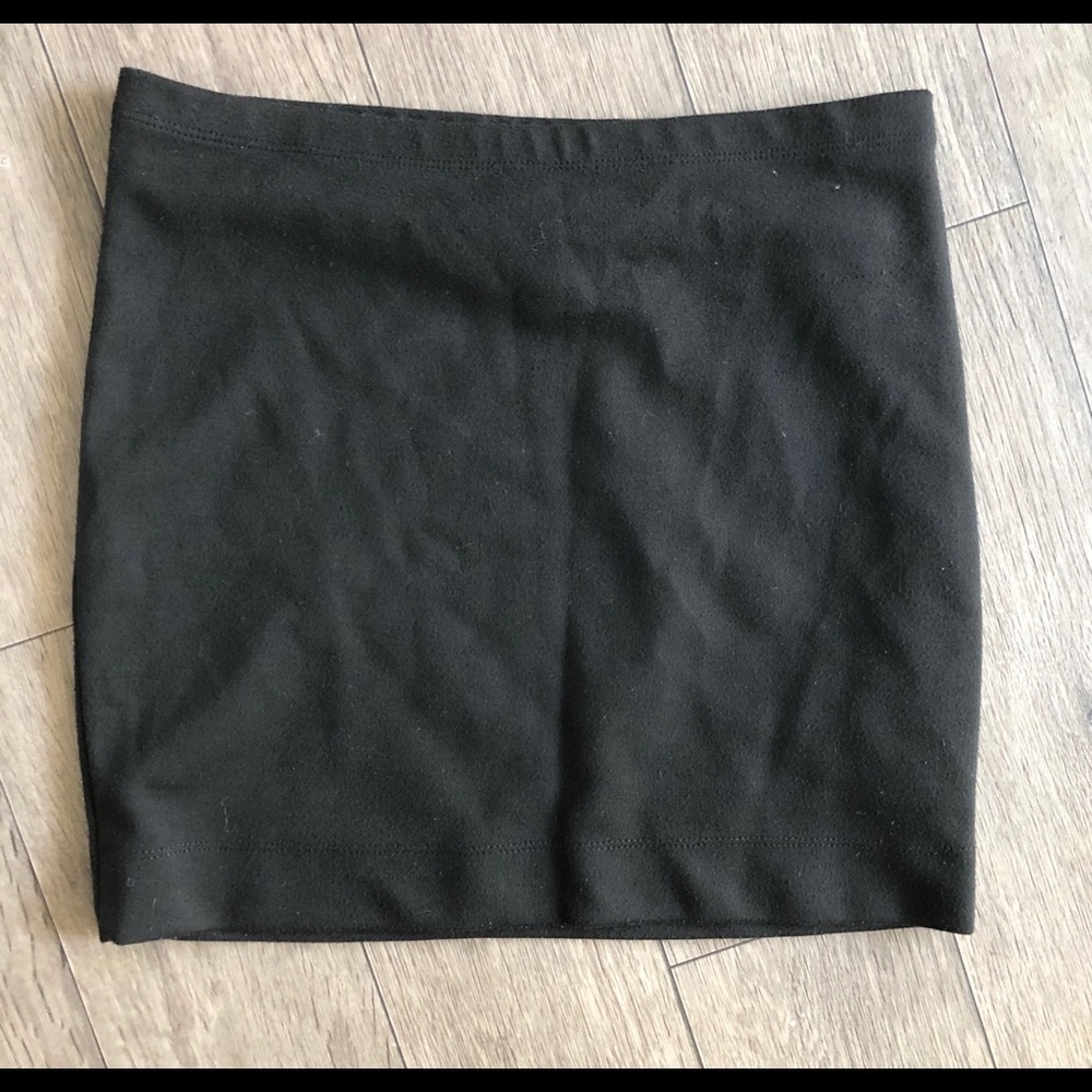 ⭐️ Mid Length Skirt